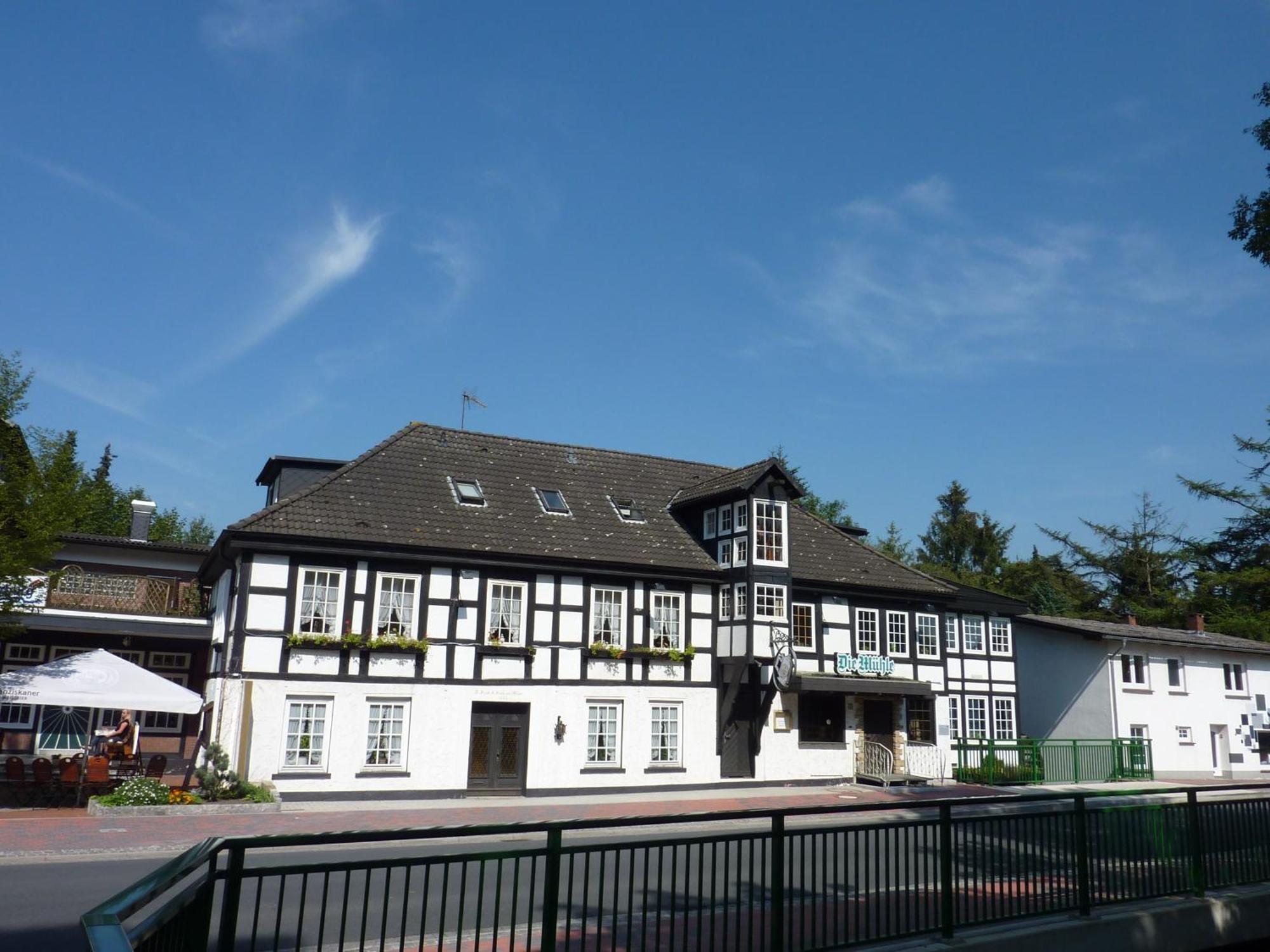 Akzent Hotel Zur Wasserburg - Hotel Garni Bed & Breakfast Harpstedt Exterior photo