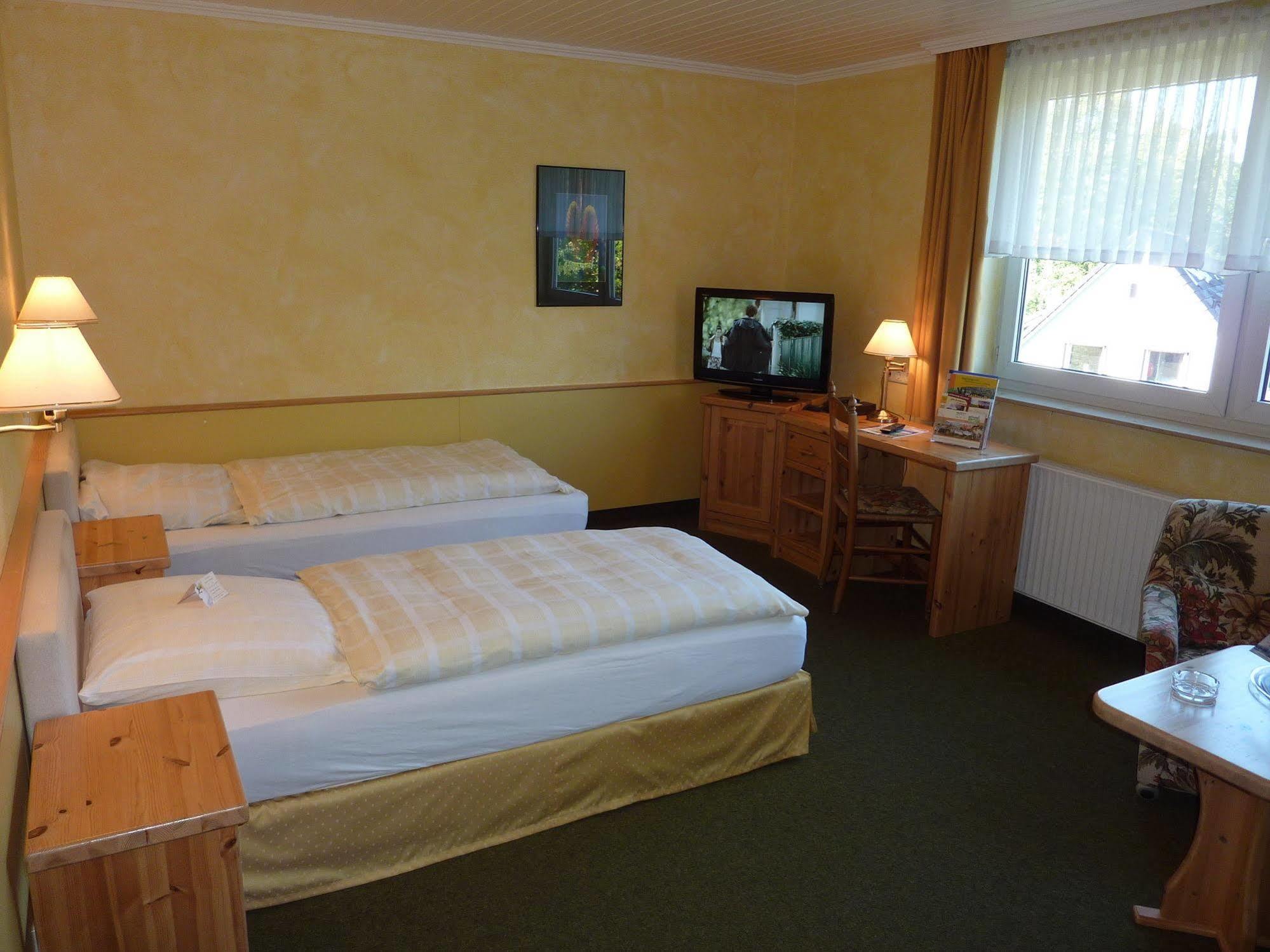Akzent Hotel Zur Wasserburg - Hotel Garni Bed & Breakfast Harpstedt Exterior photo
